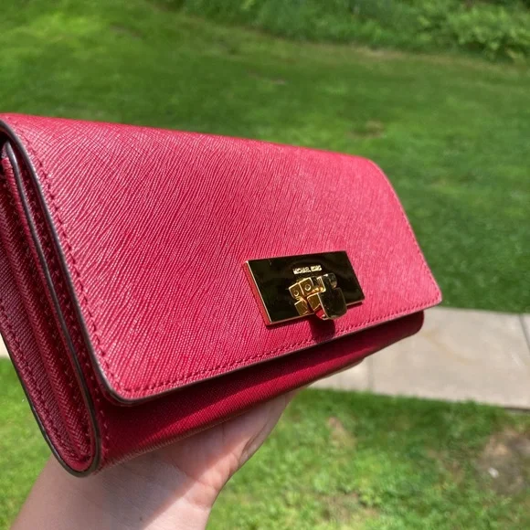 NEW Michael Kors Callie Cherry Red Leather Large Wallet Turn Lock Gold Hardware - Picture 5 of 17